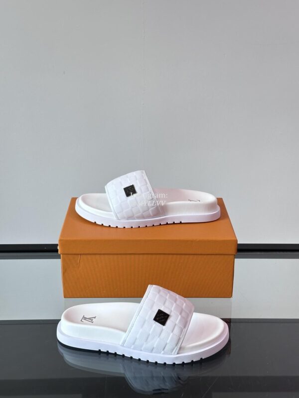 Louis Vuitton Classic Checkered Series Men's Summer Slippers - Image 5
