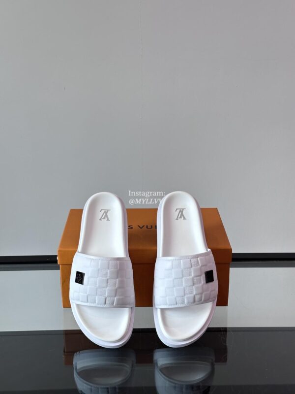Louis Vuitton Classic Checkered Series Men's Summer Slippers - Image 6