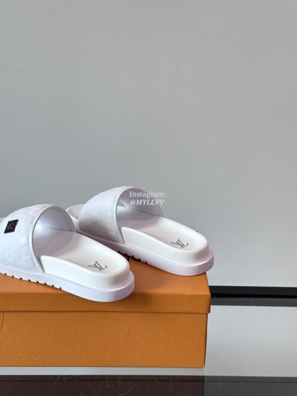 Louis Vuitton Classic Checkered Series Men's Summer Slippers - Image 7