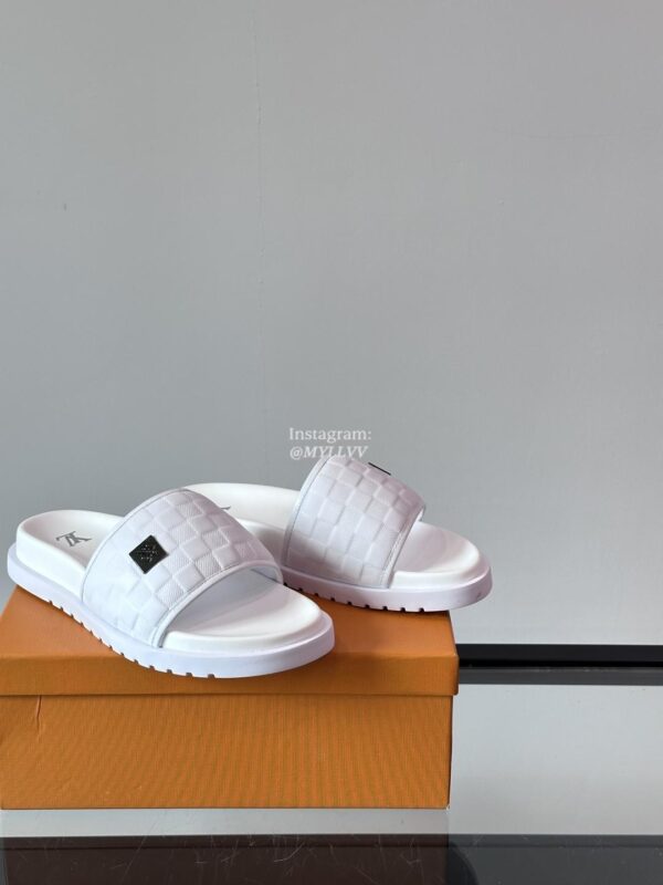Louis Vuitton Classic Checkered Series Men's Summer Slippers - Image 8