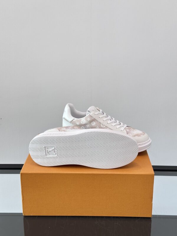 Louis Vuitton Bever Hills Monogram Printed Men's Sneakers - Image 9