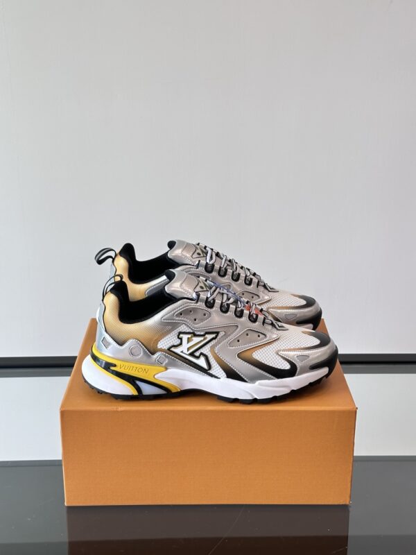 Louis Vuitton Runner Tatic Mesh Fabric And Cowhide Sneakers - Image 2