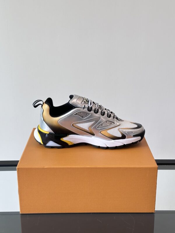 Louis Vuitton Runner Tatic Mesh Fabric And Cowhide Sneakers - Image 6