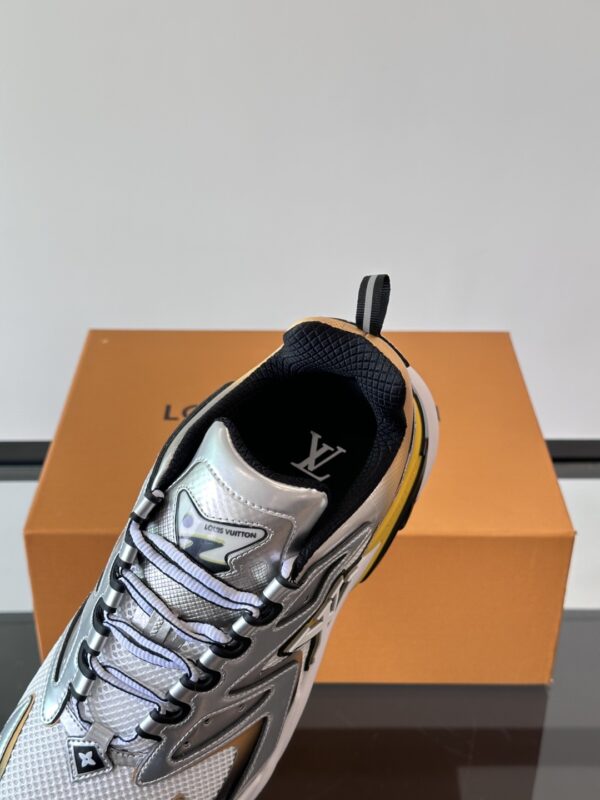 Louis Vuitton Runner Tatic Mesh Fabric And Cowhide Sneakers - Image 8
