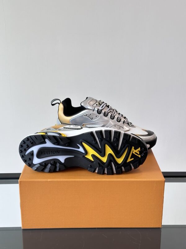 Louis Vuitton Runner Tatic Mesh Fabric And Cowhide Sneakers - Image 9