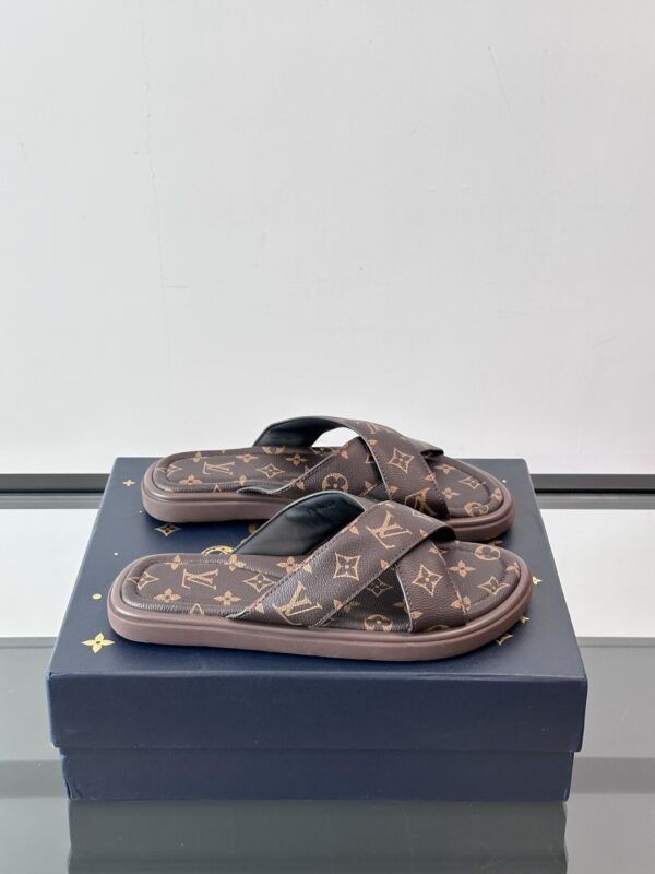 Louis Vuitton Men's Summer Casual Leather Slippers - Image 2
