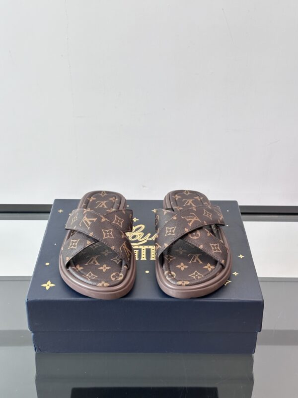 Louis Vuitton Men's Summer Casual Leather Slippers - Image 3