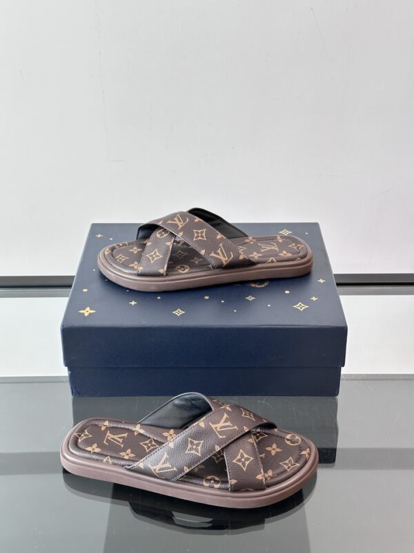 Louis Vuitton Men's Summer Casual Leather Slippers - Image 5
