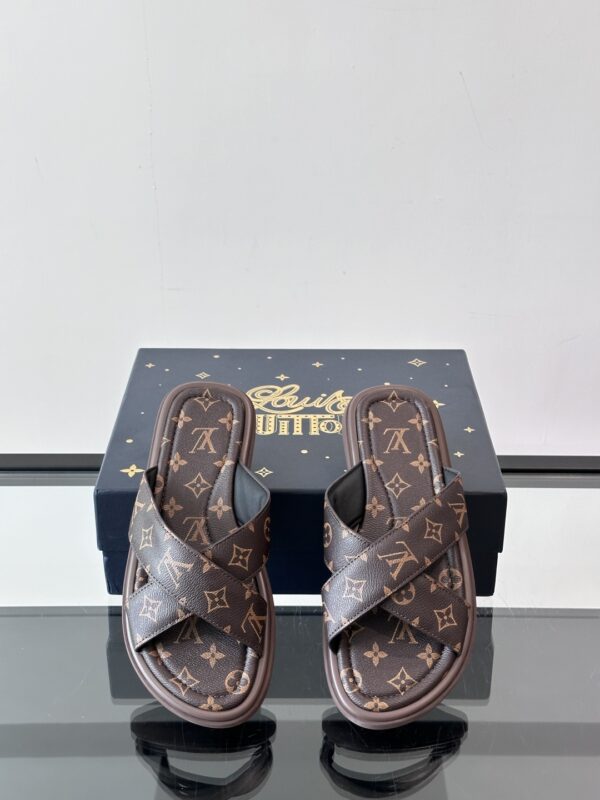 Louis Vuitton Men's Summer Casual Leather Slippers - Image 6