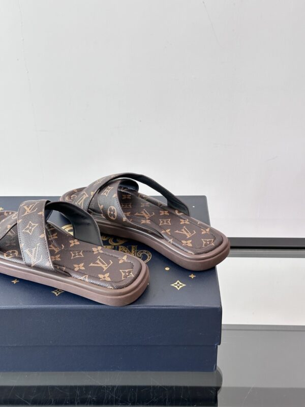 Louis Vuitton Men's Summer Casual Leather Slippers - Image 7