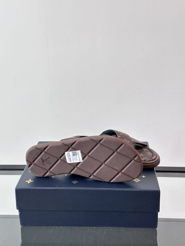 Louis Vuitton Men's Summer Casual Leather Slippers - Image 9