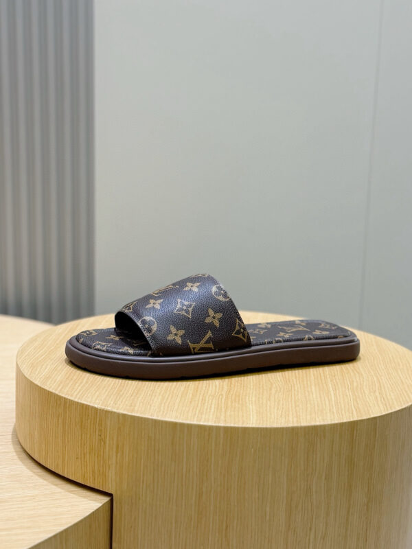 Louis Vuitton Waterfront Monogram Canvas Patterned Slippers - Image 6