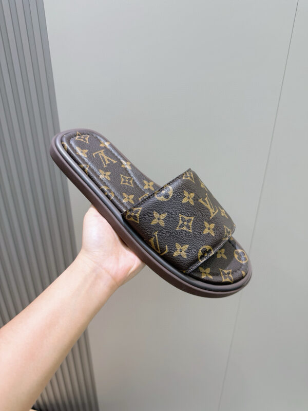 Louis Vuitton Waterfront Monogram Canvas Patterned Slippers - Image 8