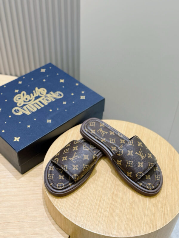 Louis Vuitton Waterfront Monogram Canvas Patterned Slippers - Image 3