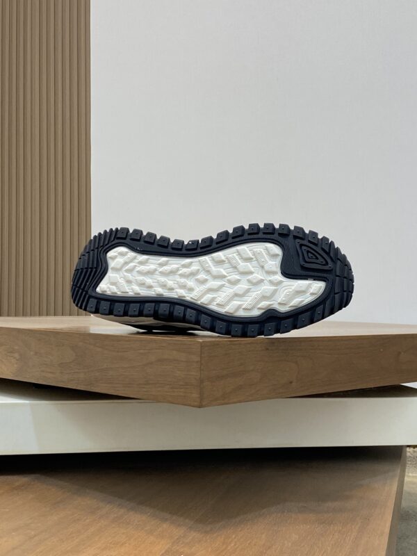 Moncler Men's High Quality Cowhide Leather Sports Shoes - Image 9