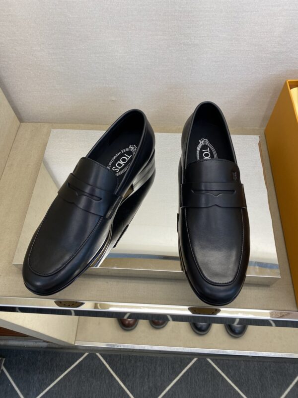 Tod's Runway Style Cowhide Leather Casual Derby Shoes - Image 3