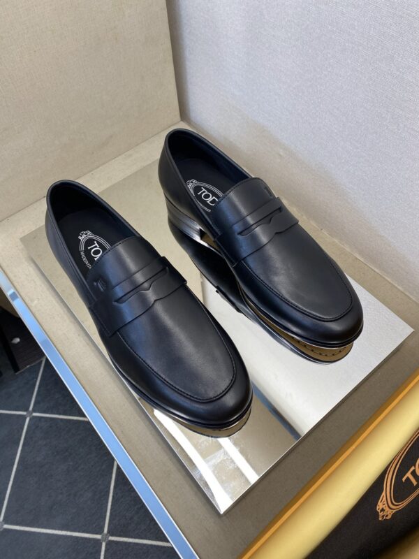 Tod's Runway Style Cowhide Leather Casual Derby Shoes - Image 4