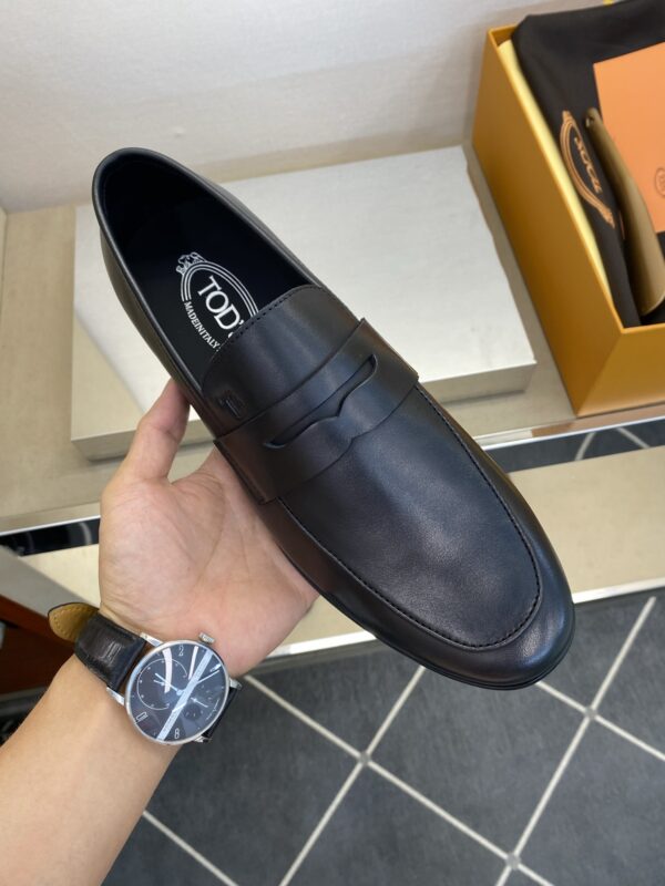 Tod's Runway Style Cowhide Leather Casual Derby Shoes - Image 5