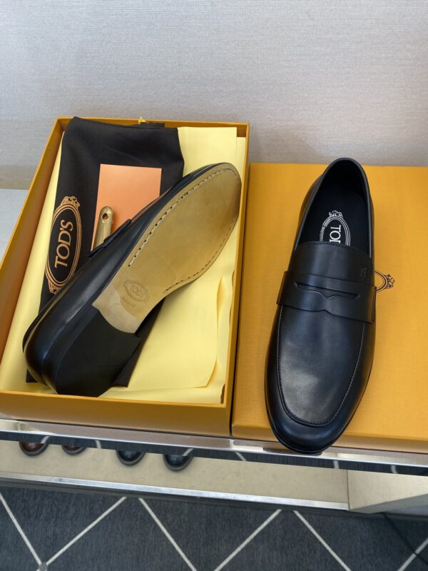 Tod's Runway Style Cowhide Leather Casual Derby Shoes - Image 9