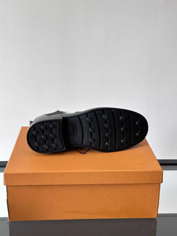 Tod's New Autumn And Winter Calf Leather Men's Boots - Image 9