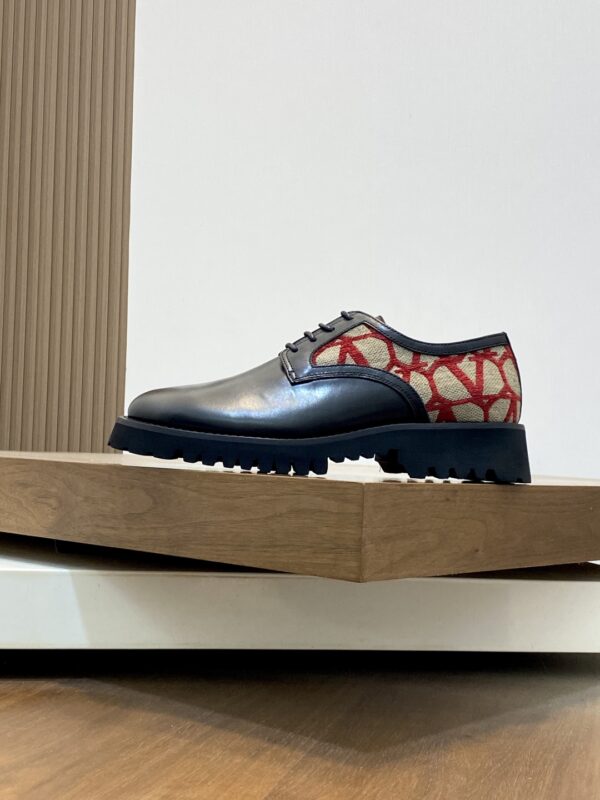 Valentino New Men's Fashionable Casual Formal Shoes - Image 3