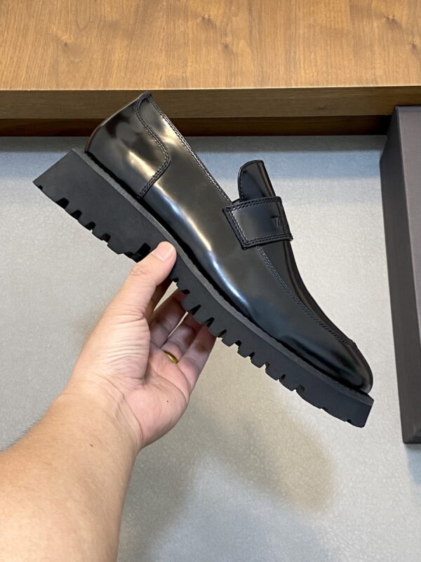 Valentino New Men's Cowhide Leather Casual Formal Shoes - Image 4