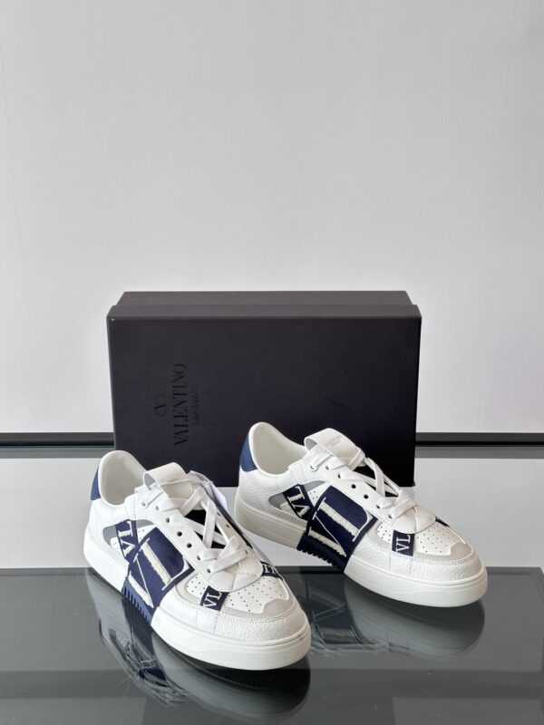 Valentino High Quality Cowhide Leather Classic Casual Sports Shoes