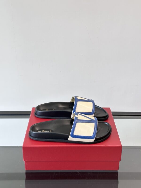 Valentino Men's Spring And Summer Cowhide Leather Flat Slippers - Image 2