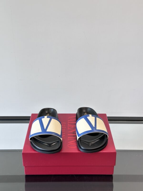 Valentino Men's Spring And Summer Cowhide Leather Flat Slippers - Image 3