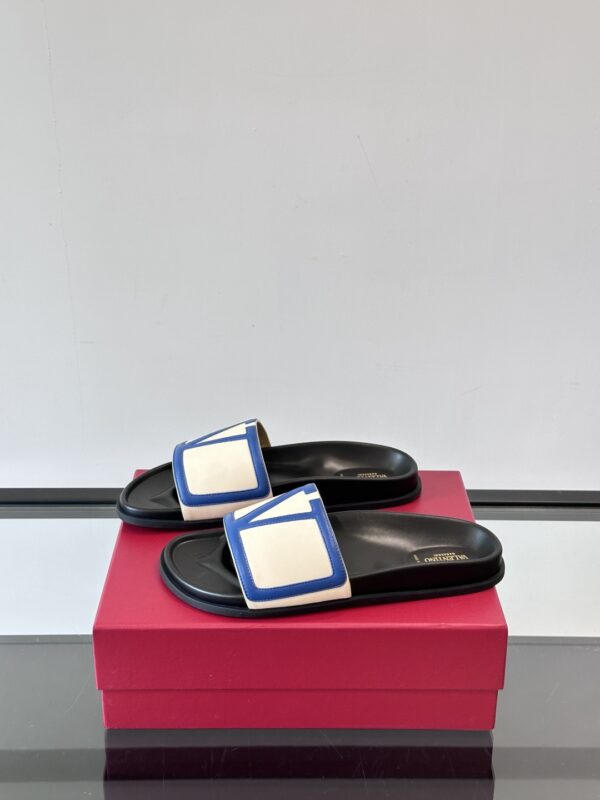 Valentino Men's Spring And Summer Cowhide Leather Flat Slippers - Image 4