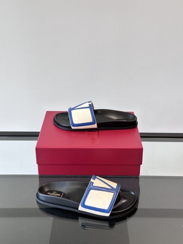 Valentino Men's Spring And Summer Cowhide Leather Flat Slippers - Image 5