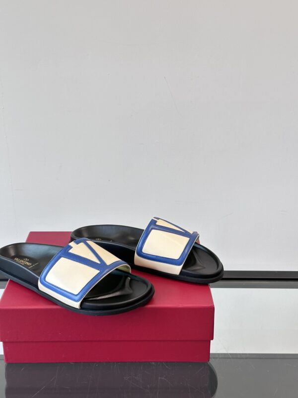 Valentino Men's Spring And Summer Cowhide Leather Flat Slippers - Image 8
