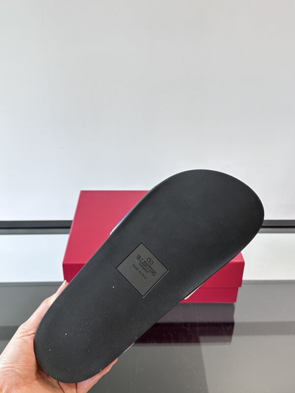Valentino Men's Spring And Summer Cowhide Leather Flat Slippers - Image 9
