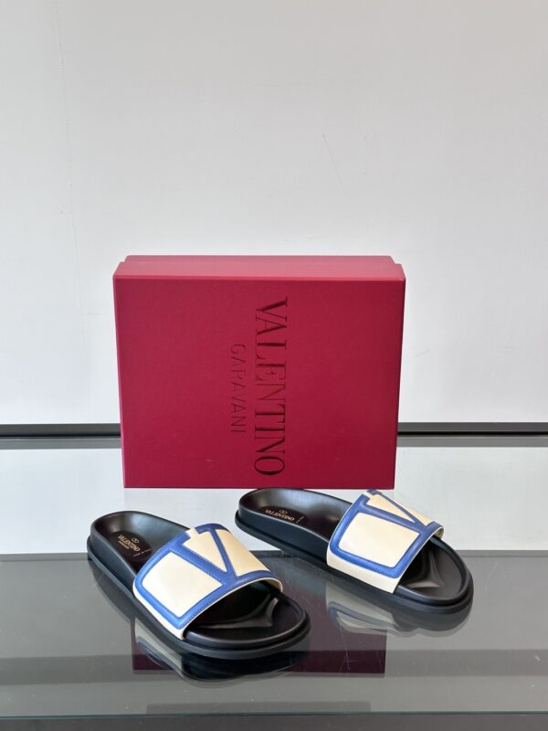 Valentino Men's Spring And Summer Cowhide Leather Flat Slippers