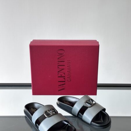 Valentino Men's Spring And Summer New Metal Logo Flat Slippers