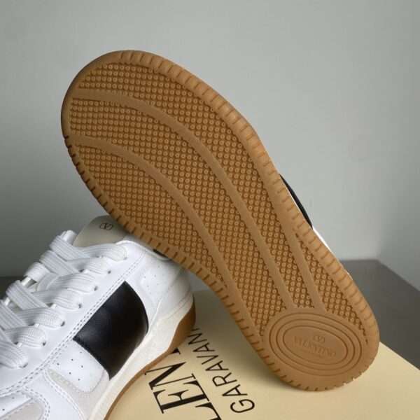 Valentino Joie de Jouer Calf Leather Round Toe Lace Up Low Top Board Shoes - Image 9