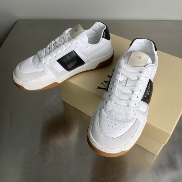 Valentino Joie de Jouer Calf Leather Round Toe Lace Up Low Top Board Shoes