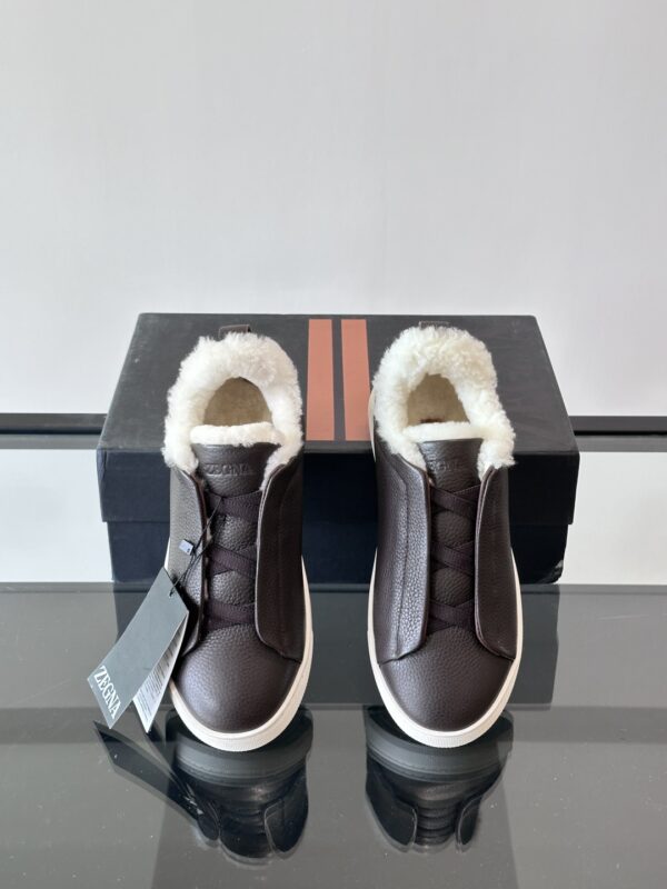 Zegna Men's Low Cut Lychee Patterned Cowhide Sports Shoes - Image 6
