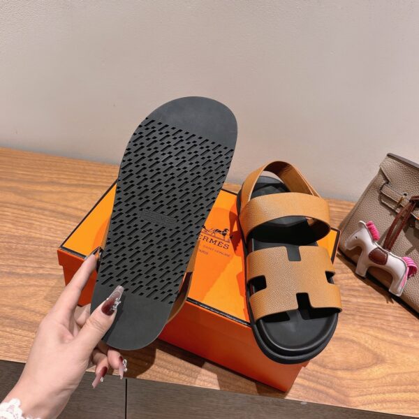 Hermes Erjiu Beach Cowhide Leather Casual Sandals For Men's And Women's - Image 9