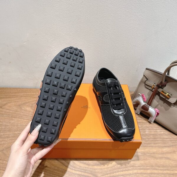 Hermes Ladie's Breathable Mesh Fabric Classic Casual Sports Shoes - Image 9