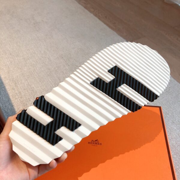 Hermes High Quality Cowhide Leather Casual Sandals For Men And Women - Image 9