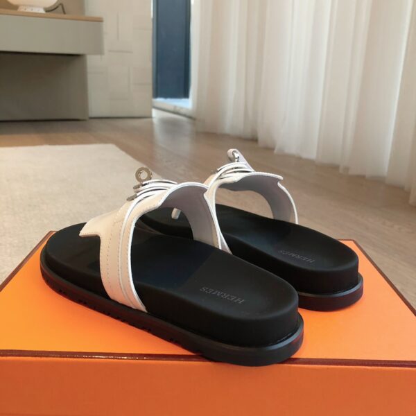 Hermes Couple's Spring And Summer Color Matching Casual Slippers - Image 8