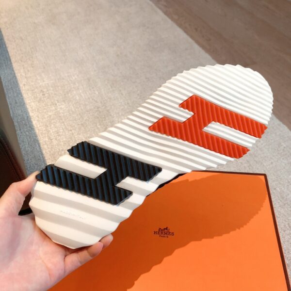 Hermes Couple's Breathable Fabric Casual Sport Shoes - Image 9