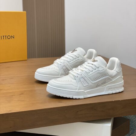 Louis Vuitton Trainer Men's Water Nailing Calf Leather Casual Sports Shoes